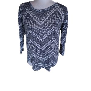 Almost famous Aztec print rayon blend top so soft woman's size small scoop Neck
